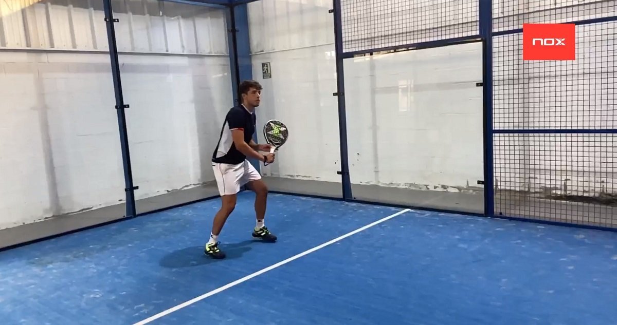 Como hacer el golpe de revés en pádel - NOX