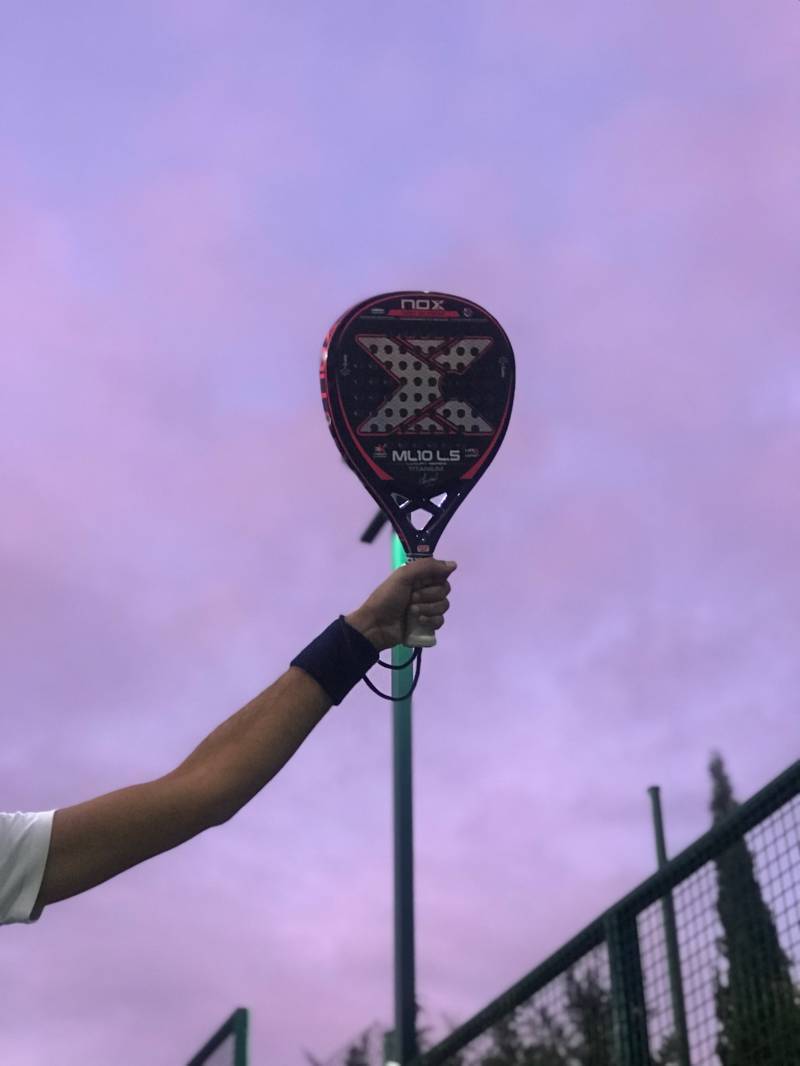 Lo que debes tener en cuenta para jugar a pádel cuando hace frío - NOX