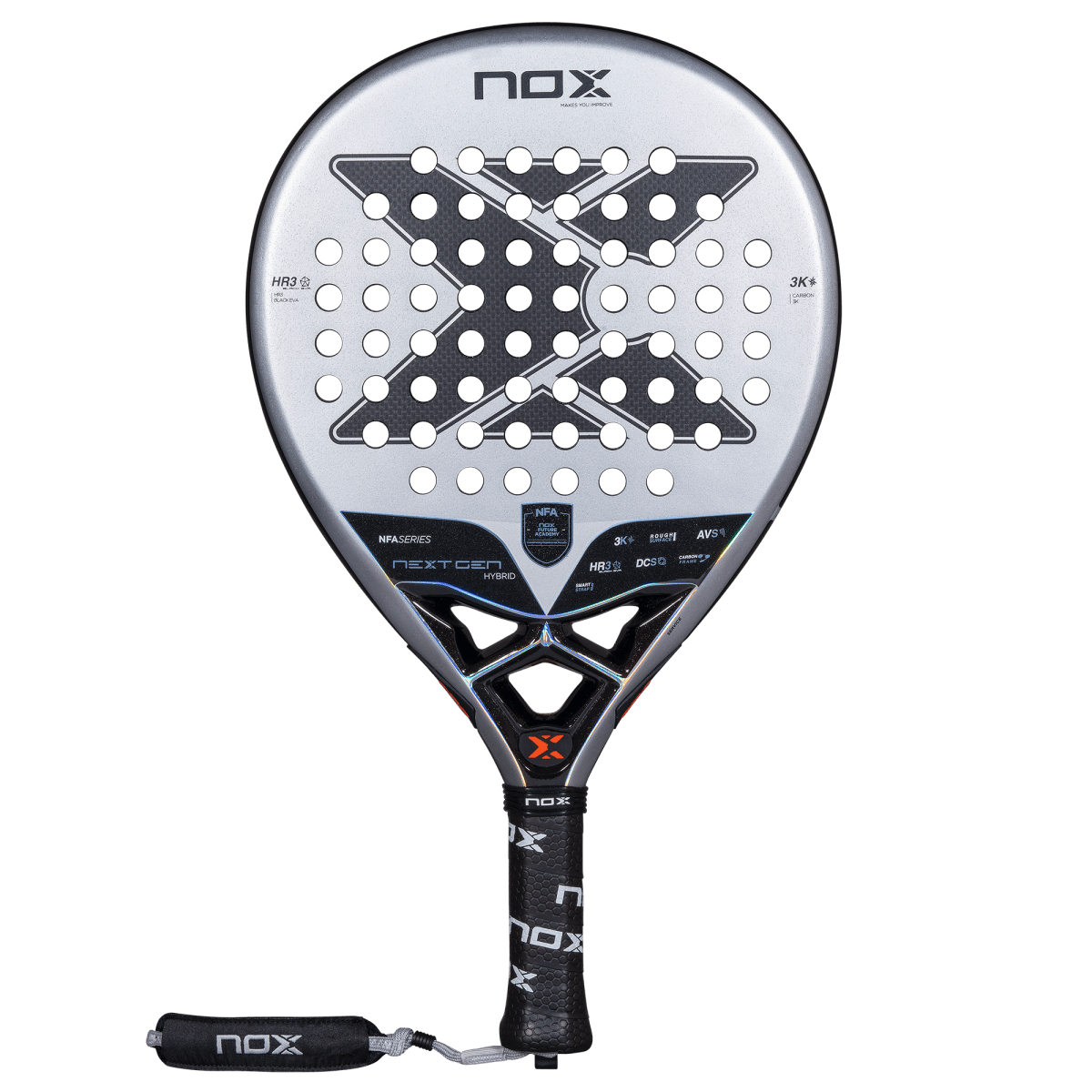 Pala de pádel NOX NextGen Pro Hybrid 3K, con diseño en tonos plateado, negro y detalles en azul. Presenta una estructura perforada, puente reforzado y tecnologías AVS y DCS para mayor control y reducción de vibraciones. Incluye grip con correa de seguridad acolchada para mejor sujeción y comodidad.